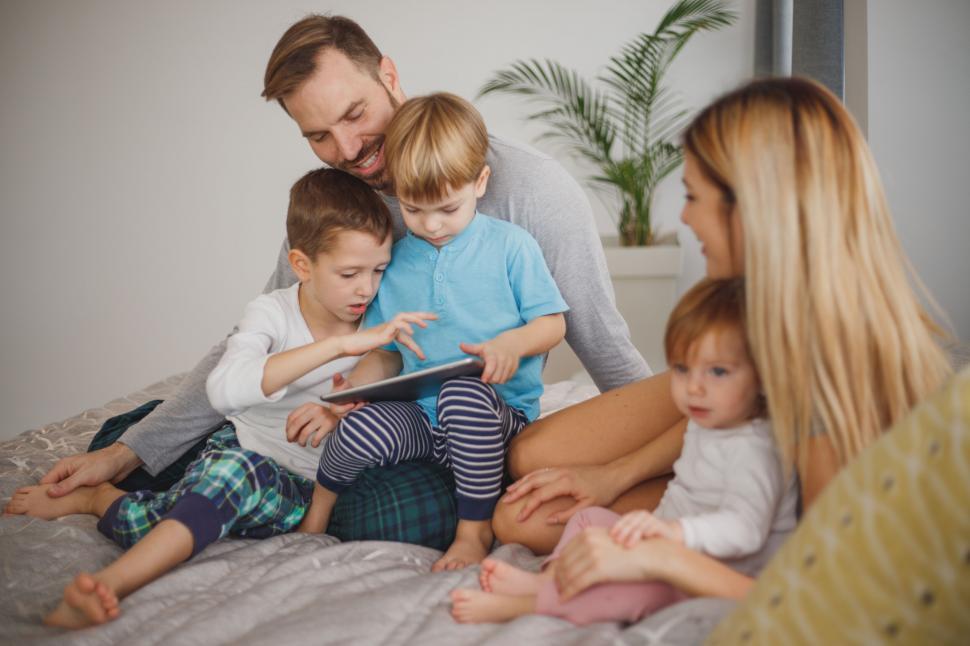 How to Introduce a New Partner to Your Kids: A Compassionate Parent’s Guide for a Smooth Transition