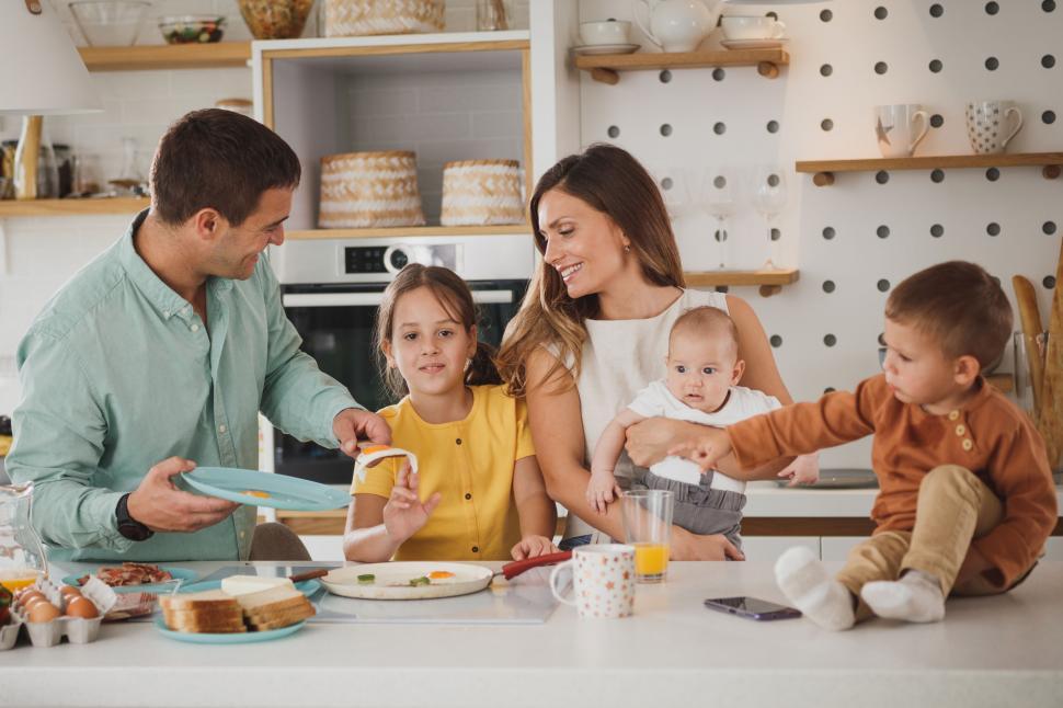12 Daily Routines That Keep a Busy Household Running Smoothly