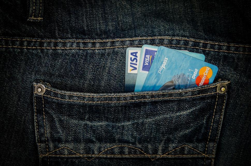 When Does It Make Sense to Carry a Credit Card Balance? (And When You Shouldn’t)